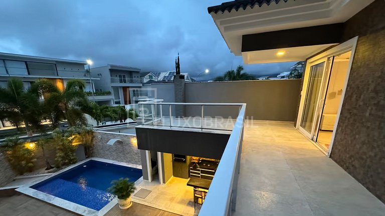 LB - RJ135 Tropical Mansion Vacation Rental