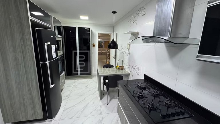 LB - RJ99 Tropical Mansion Vacation Rental