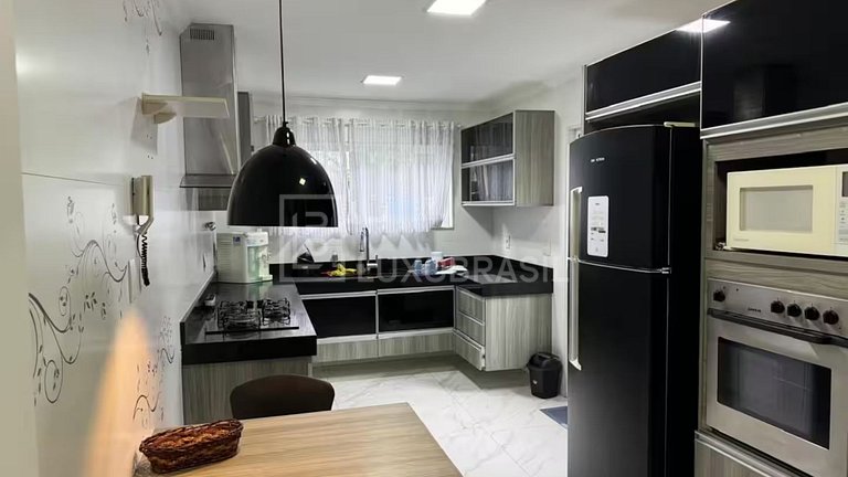 LB - RJ99 Tropical Mansion Vacation Rental