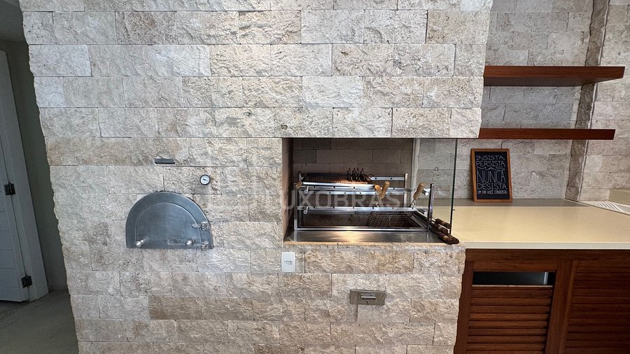 Espaço gourmet com forno