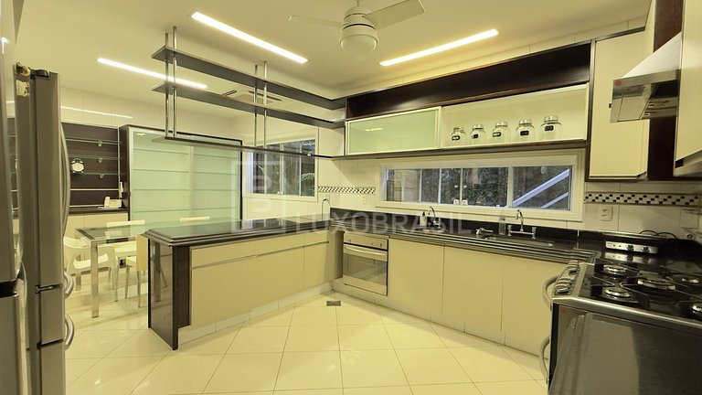 LB - RJ954 Casa en Condominio Santa Helena 04 Suites en Vent