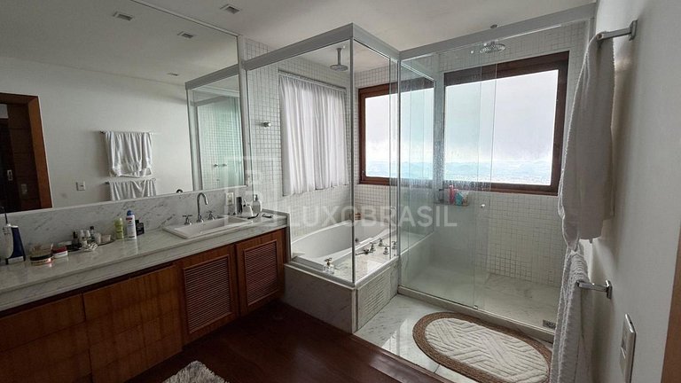 LB - PET801 Casa de Lujo en Condominio Bela Vista con Vista