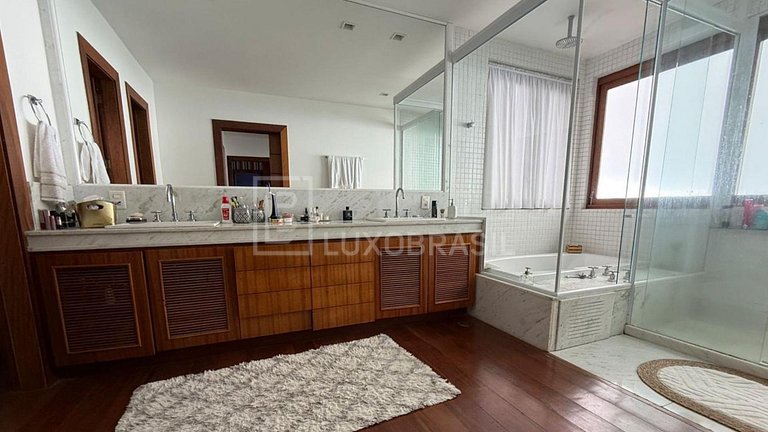 LB - PET801 Casa de Lujo en Condominio Bela Vista con Vista