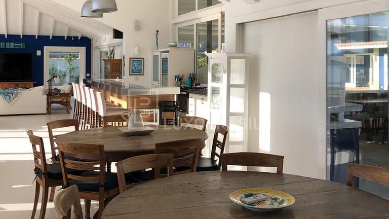 LB - BZ25 Villa Real - Beachfront House in Manguinhos Búzios
