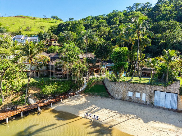 LB - MAN04 Mansión con 8 Suites en Venta, 1.700 m² – Mangara