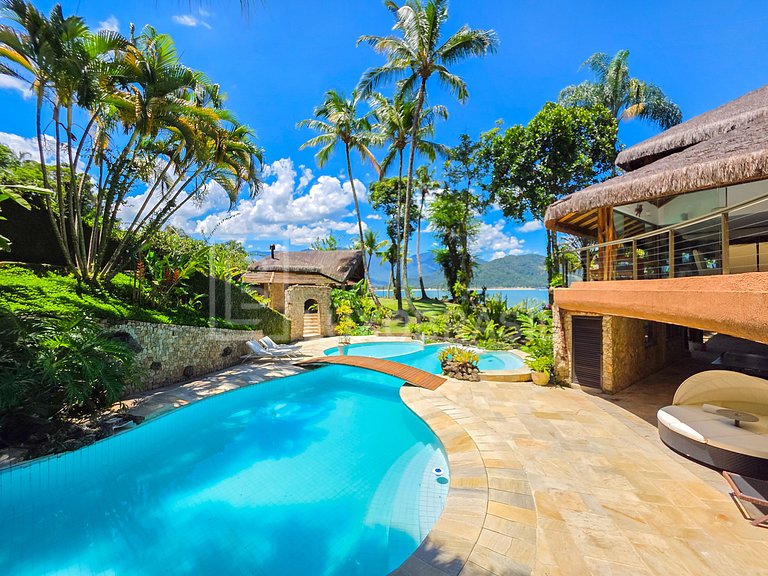 LB - MAN04 Mansion with 8 Suites for Sale, 1,700 m² – Mangar