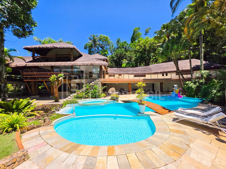 LB - MAN04 Mansion with 8 Suites for Sale, 1,700 m² – Mangar