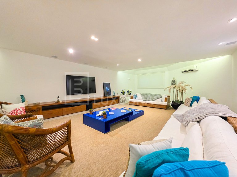 LB - MAN04 Mansion with 8 Suites for Sale, 1,700 m² – Mangar