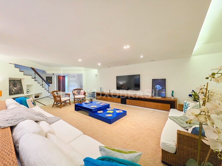 LB - MAN04 Mansion with 8 Suites for Sale, 1,700 m² – Mangar