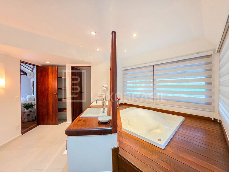 LB - MAN04 Mansion with 8 Suites for Sale, 1,700 m² – Mangar