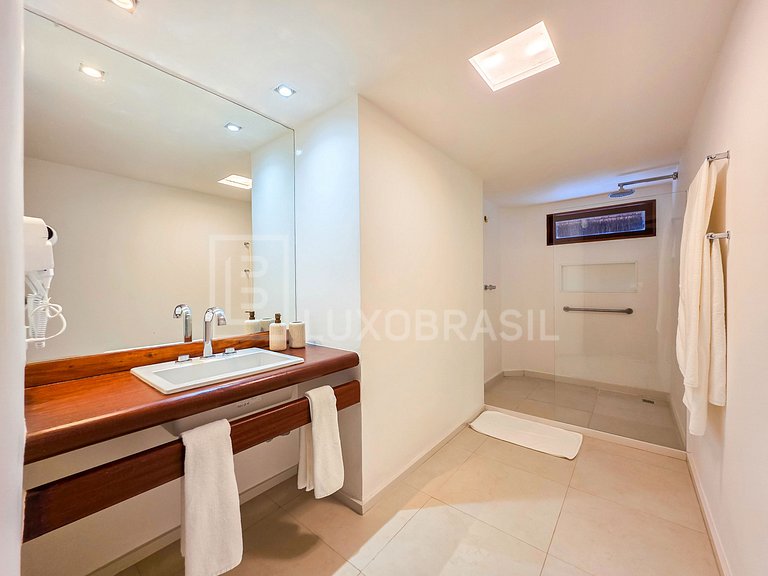 LB - MAN04 Mansion with 8 Suites for Sale, 1,700 m² – Mangar