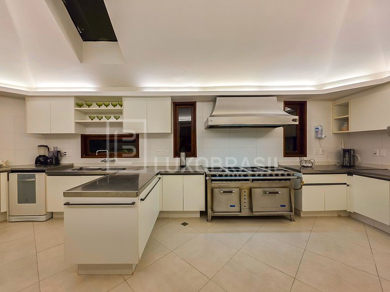 LB - MAN04 Mansion with 8 Suites for Sale, 1,700 m² – Mangar