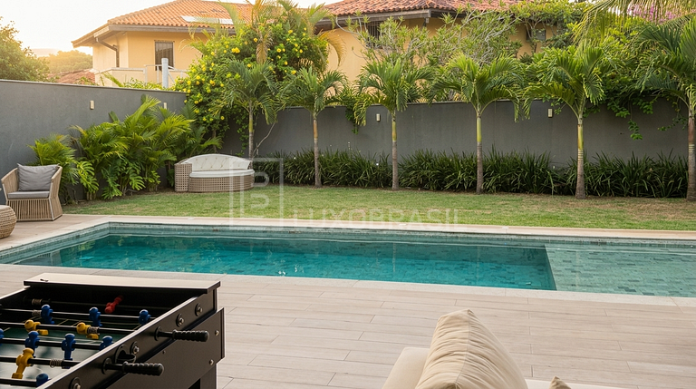 Casa 4 Suítes com Piscina no Santa Lúcia – Barra