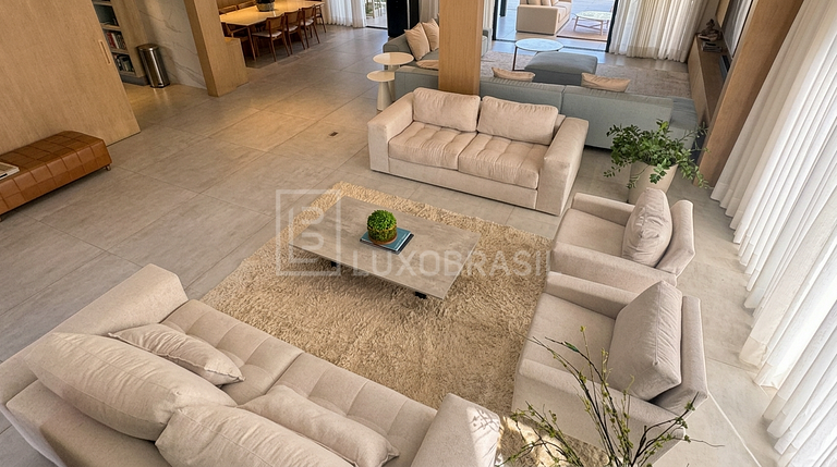 Casa 4 Suítes com Piscina no Santa Lúcia – Barra