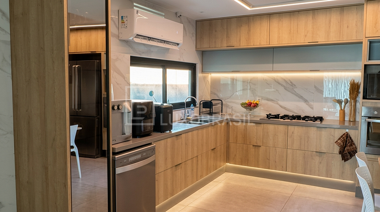 Casa 4 Suítes com Piscina no Santa Lúcia – Barra