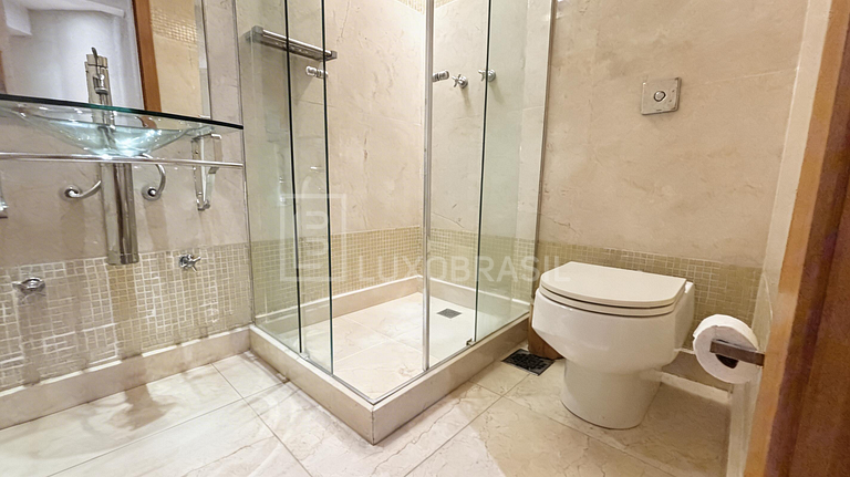 LB - RJ92 Casa con 4 Dormitorios en Alquiler, 397 m² - Barra