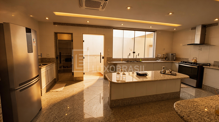 LUXOBRASIL #RJ80 – Modern House in Joá with Ocean View is th