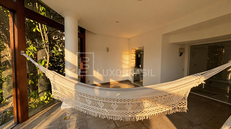 LUXOBRASIL #RJ80 Casa Moderna en Joá con Vista al Mar es el