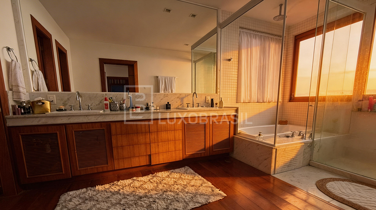 LB - PET801 Luxury House in Bela Vista Condominium with Pano