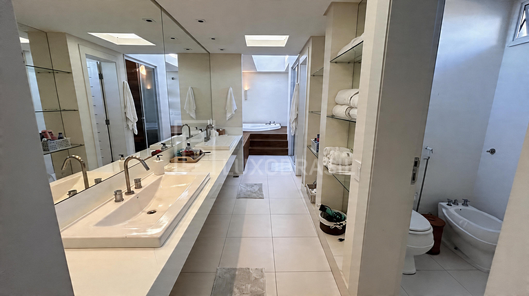 Mansão Exclusiva no bairro Joá com 04 Suítes