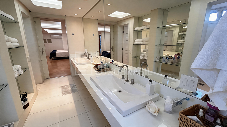 LB - RJ849 Mansion in Joá 04 Suites House Season Rent