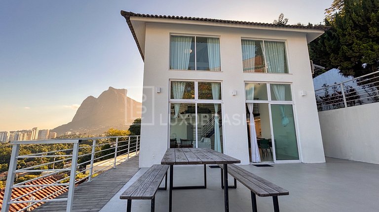LB - RJ136 Infinite View House Vacation Rental