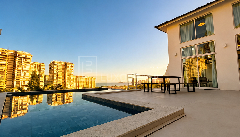 LB - RJ136 Infinite View House Vacation Rental