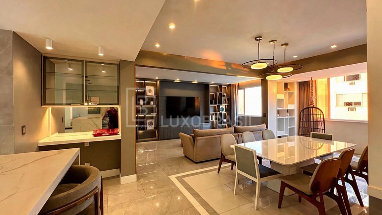 LB - RJ1020 4-Bedroom Apartment for Sale in Copacabana