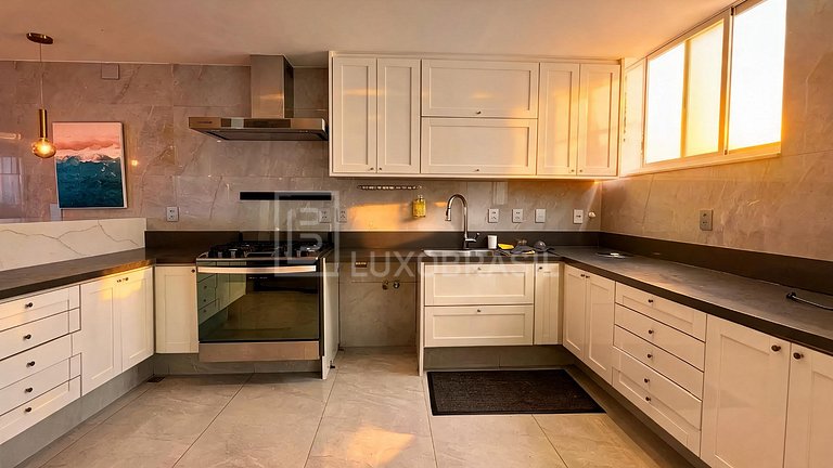 LB - RJ1020 4-Bedroom Apartment for Sale in Copacabana