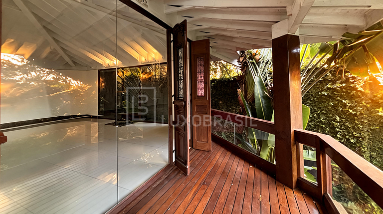 LB - RJ1022 5-Bedroom Triplex House for Sale in Itanhangá