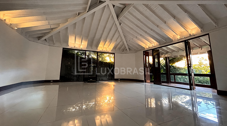 LB - RJ1022 5-Bedroom Triplex House for Sale in Itanhangá