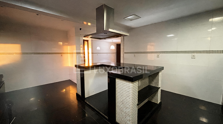LB - RJ1022 5-Bedroom Triplex House for Sale in Itanhangá