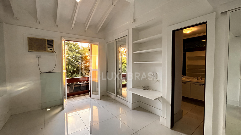 LB - RJ1022 | Three-Story House | 5 Suites | Long-Term Renta