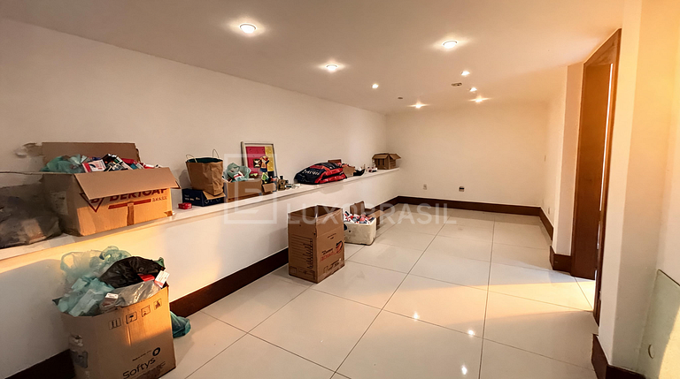 LB - RJ1022 5-Bedroom Triplex House for Sale in Itanhangá