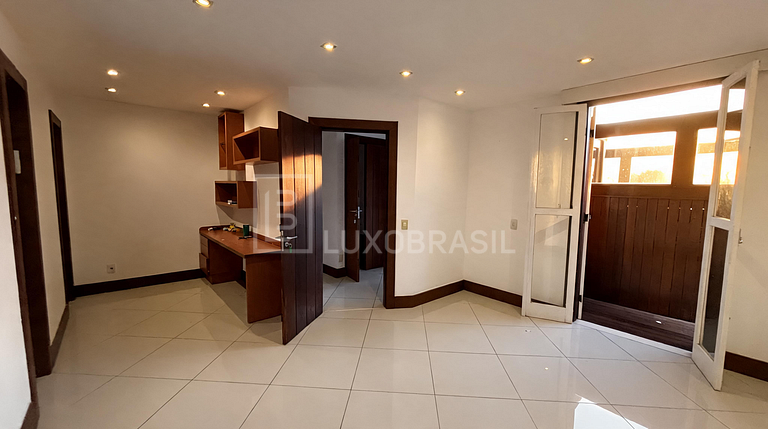 LB - RJ1022 | Three-Story House | 5 Suites | Long-Term Renta