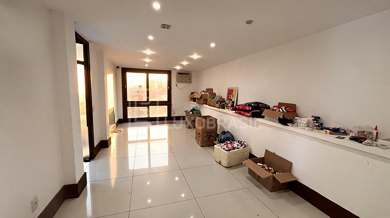 LB - RJ1022 | Three-Story House | 5 Suites | Long-Term Renta