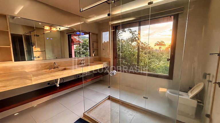 LB - RJ1022 | Three-Story House | 5 Suites | Long-Term Renta