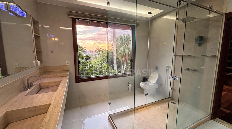 LB - RJ1022 5-Bedroom Triplex House for Sale in Itanhangá