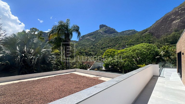 Casa de Luxo no Itanhangá com Vista para Pedra da Gávea