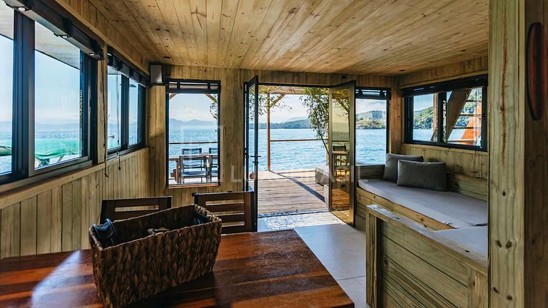 Casa Flutuante em Angra dos Reis para Aluguel de Temporada