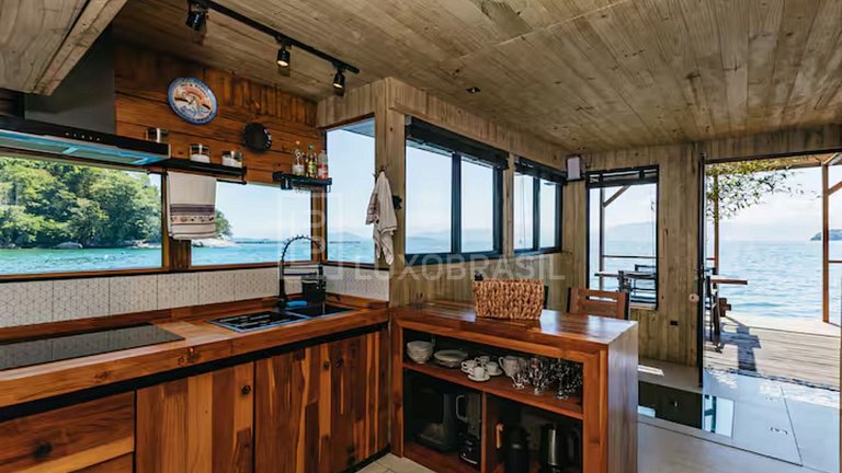 Casa Flutuante em Angra dos Reis para Aluguel de Temporada