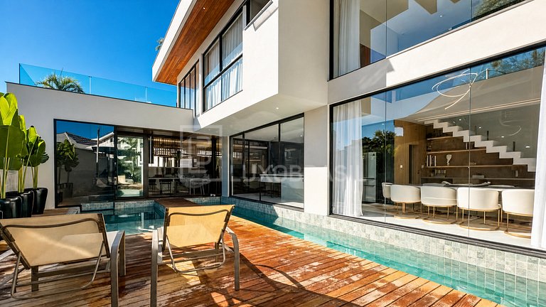 LB - RJ1025 Riviera Del Sol House | 4 Suites for Sale