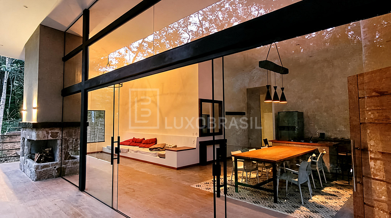 Casa de Luxo à Venda em Araras Petrópolis | 3 Suítes