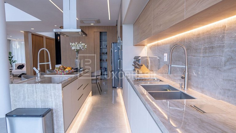 LB - RJ1027 | Casa de 5 Suites en Venta en Villagio Felicita