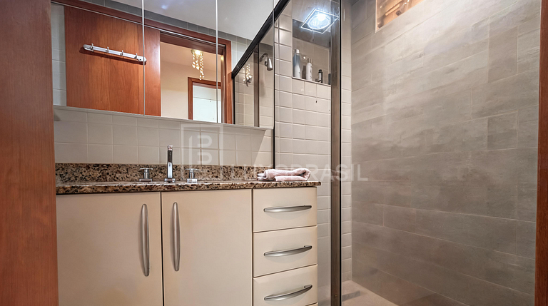 LB - RJ1029 | Apartamento de 3 Dormitorios Frente al Mar en