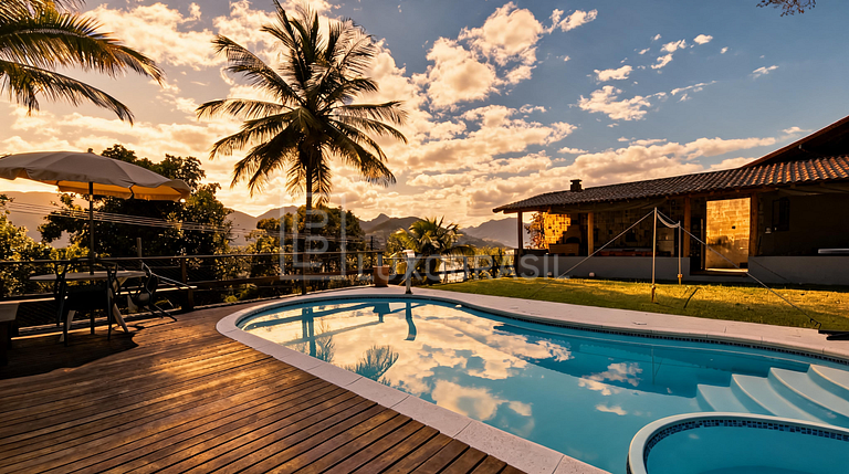 Casa com Marina Privativa à Venda no Condomínio Itaóca