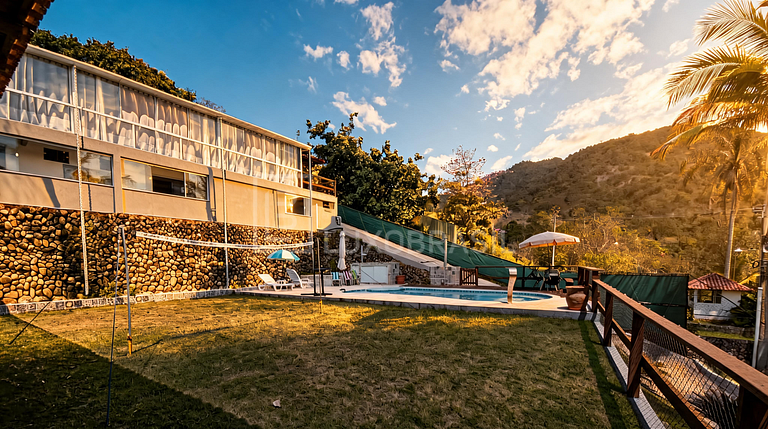 Casa com Marina Privativa à Venda no Condomínio Itaóca