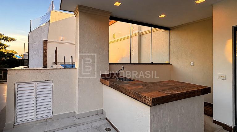 LB - RJ995 Penthouse with 6 Bedrooms, 451 m² – For Sale at R