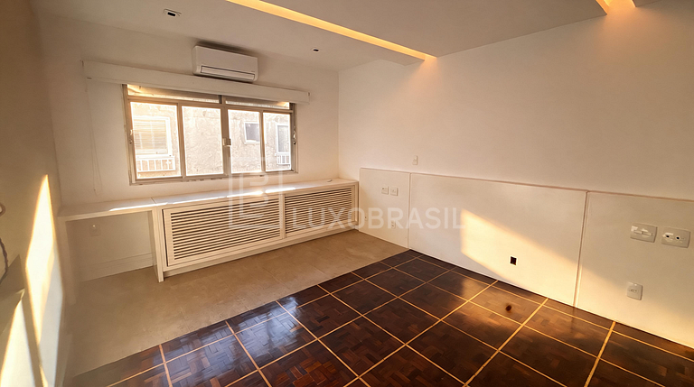 LB - RJ995 Penthouse with 6 Bedrooms, 451 m² – For Sale at R