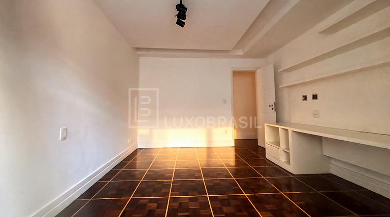 LB - RJ995 Penthouse with 6 Bedrooms, 451 m² – For Sale at R